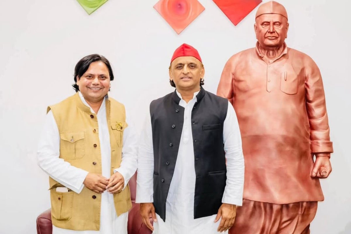 रोहिणी आचार्य आरोप विवाद पर सपा का बयान